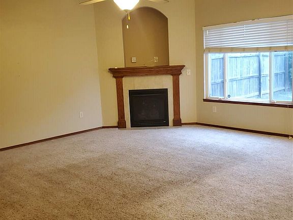 2nd image of 1820 Lydia Ln