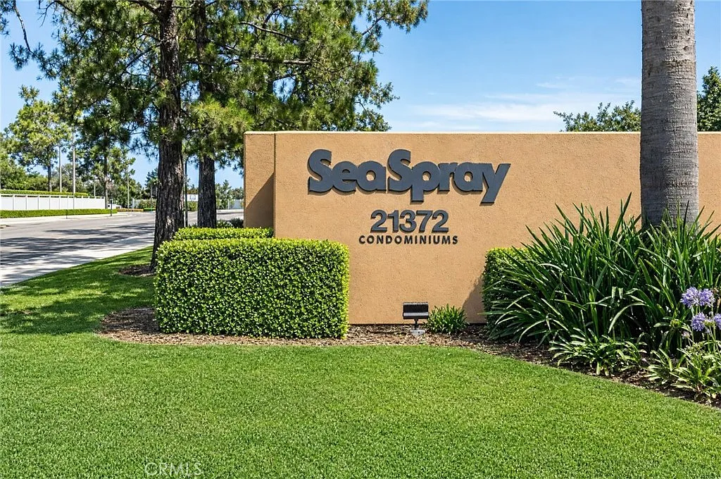 2 bed, 1037 sqft, $3,200 — Photo 1