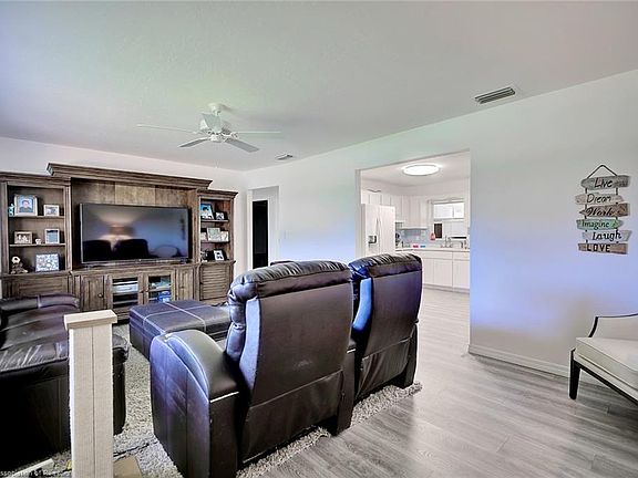 2nd image of 928 Wildflower St