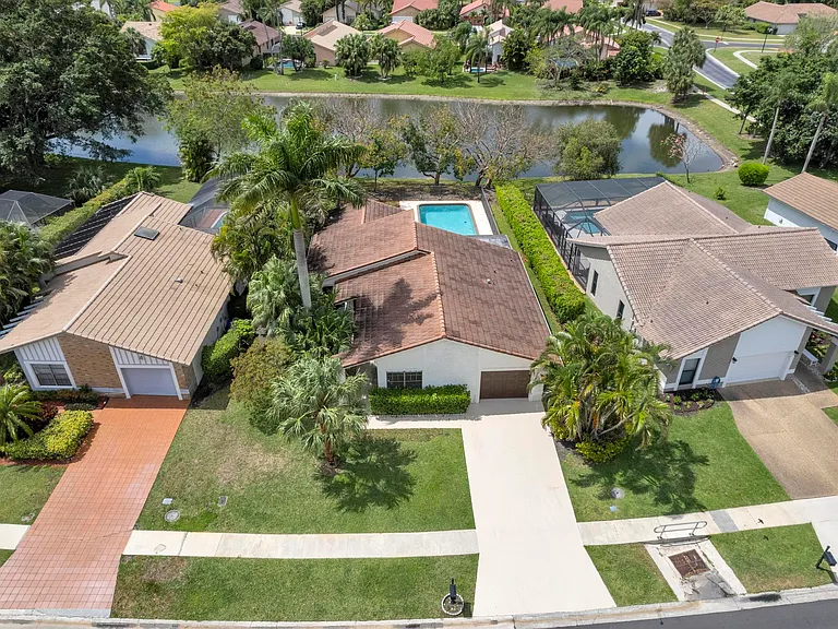 10084 Camelback Ln — Photo 18