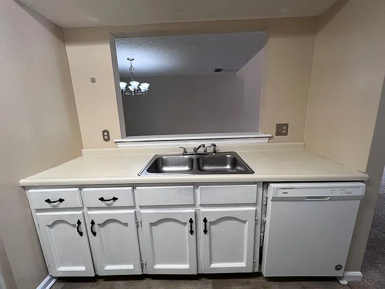 2505 W Broad St #422 — Photo 7