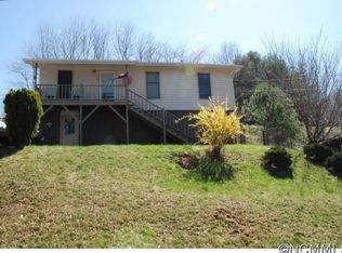 29 Walker St, Clyde, NC 28721