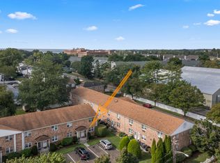 40 Lindstrom Rd #40, Stamford, CT 06902