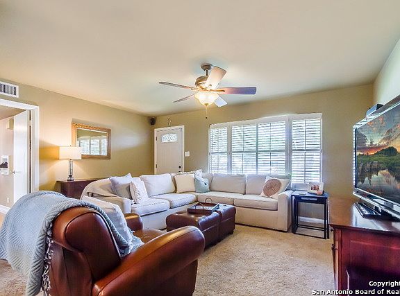 5th image of 323 Teakwood Ln