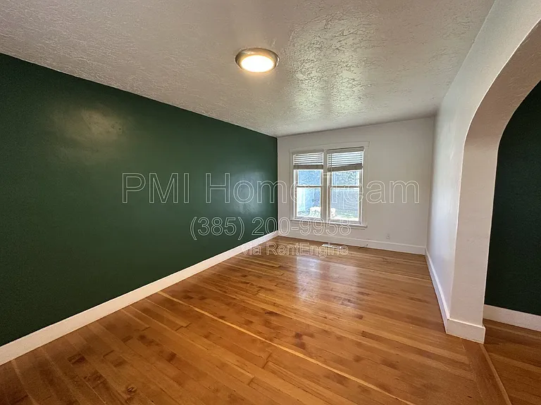 146 E 200 N — Photo 5