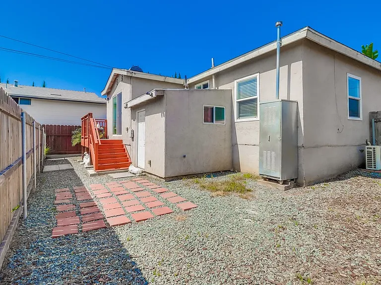 843 Georgia St — Photo 23