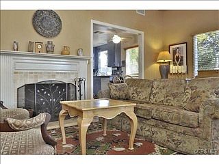 5th image of 22701 Clarendon St