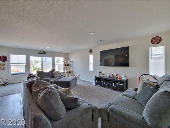 4th image of 210 W Winston Ln
