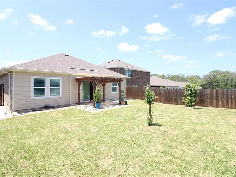 736 Richmond Dr — Photo 31