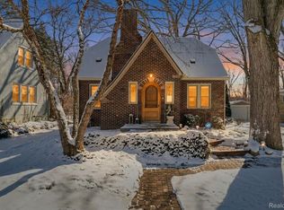 2179 Avondale St, Sylvan Lake, MI 48320