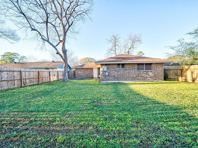 6331 Oaknut Dr — Photo 15