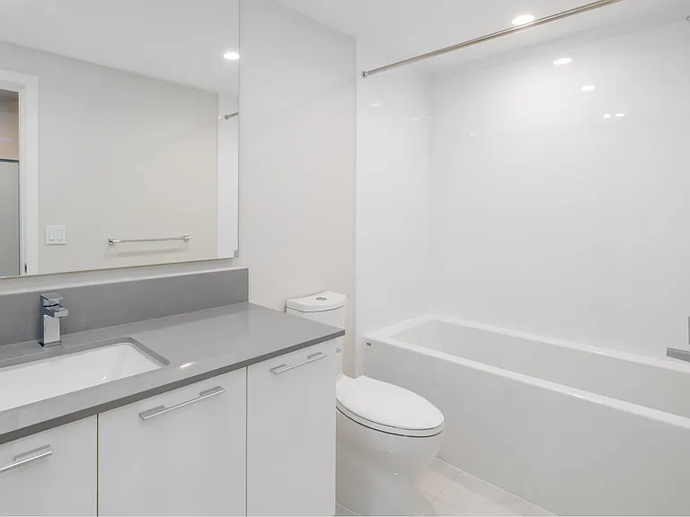 492 W 41st Ave — Photo 11
