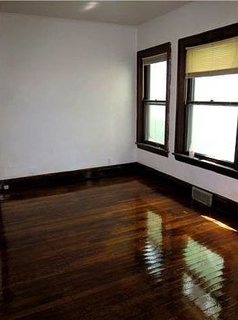 2nd image of 24 Russell St