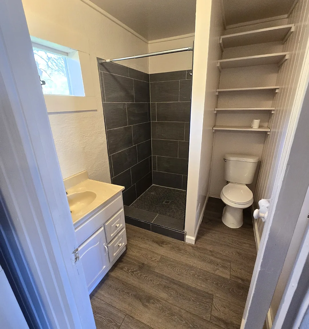 1 bed, 400 sqft, $835 — Photo 4