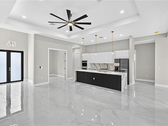 5th image of 2027 18th AVE NE