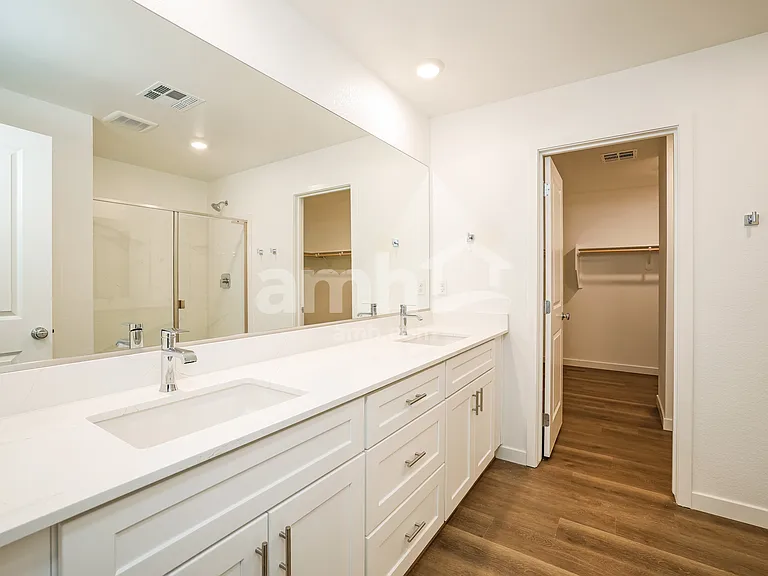 2391 Monroe Ave — Photo 11