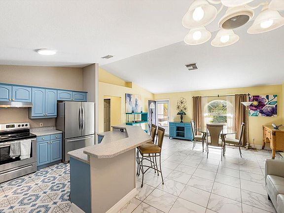 4th image of 1265 SW Alcantarra Boulevard