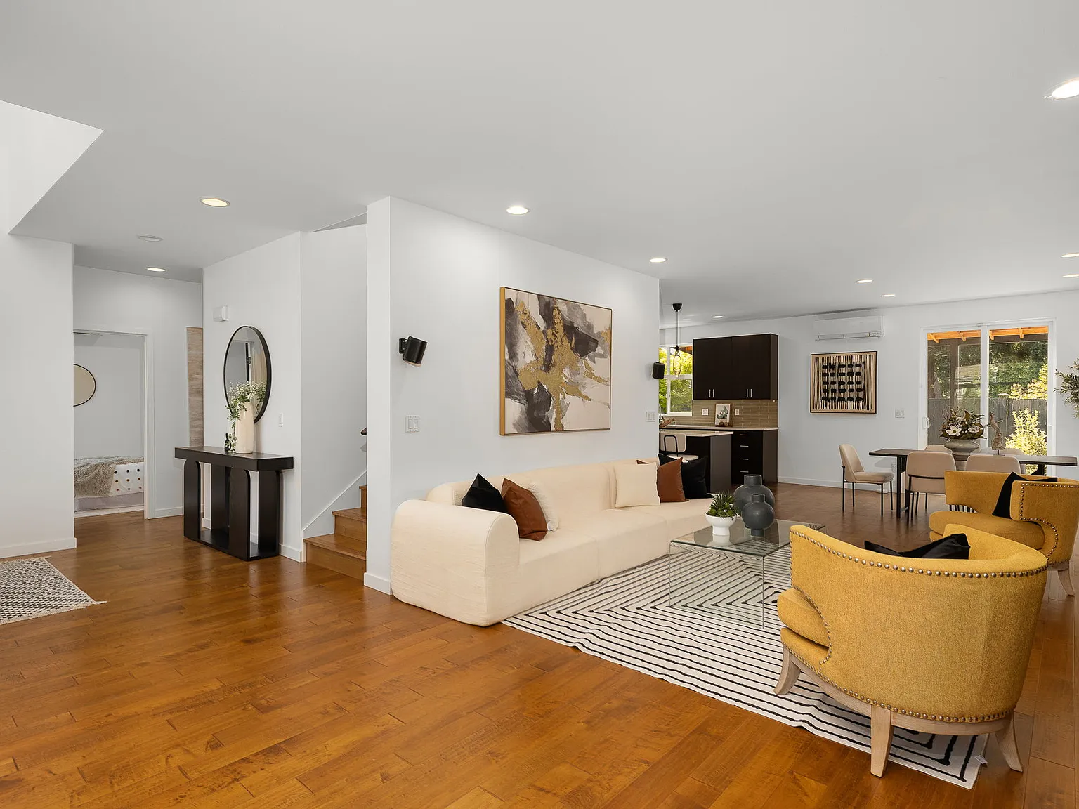 4 bed, 2700 sqft, $5,400 — Photo 4