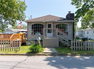 8 Avenue B, Waterford, CT 06385