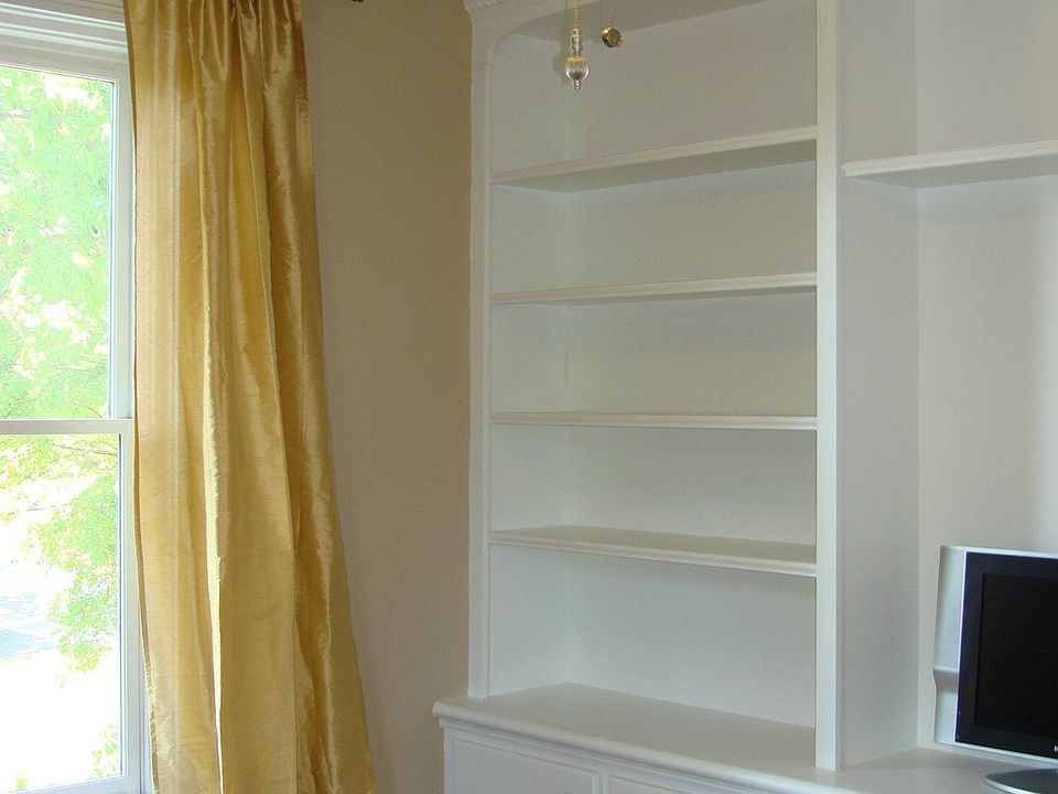 Bedroom1 w/ built ins
