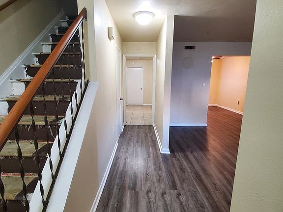 3rd image of 1208 Mount Vernon Ave
