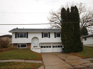 1303 Valli Hi Rd, Norfolk, NE 68701