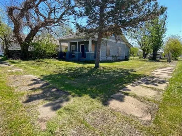 301 E Maple St, Cushing, OK 74023