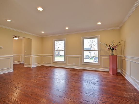 3rd image of 10 Bedford Dr