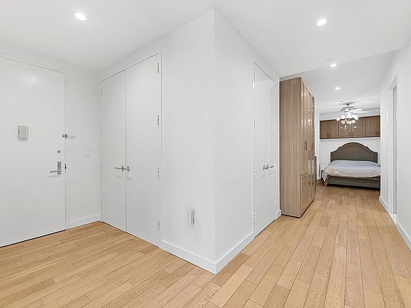 5th image of 75 Wall St APT 21A