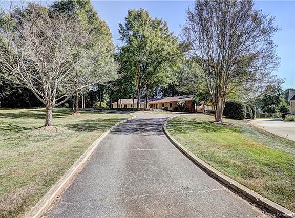 4th image of 3612 Golfview Dr