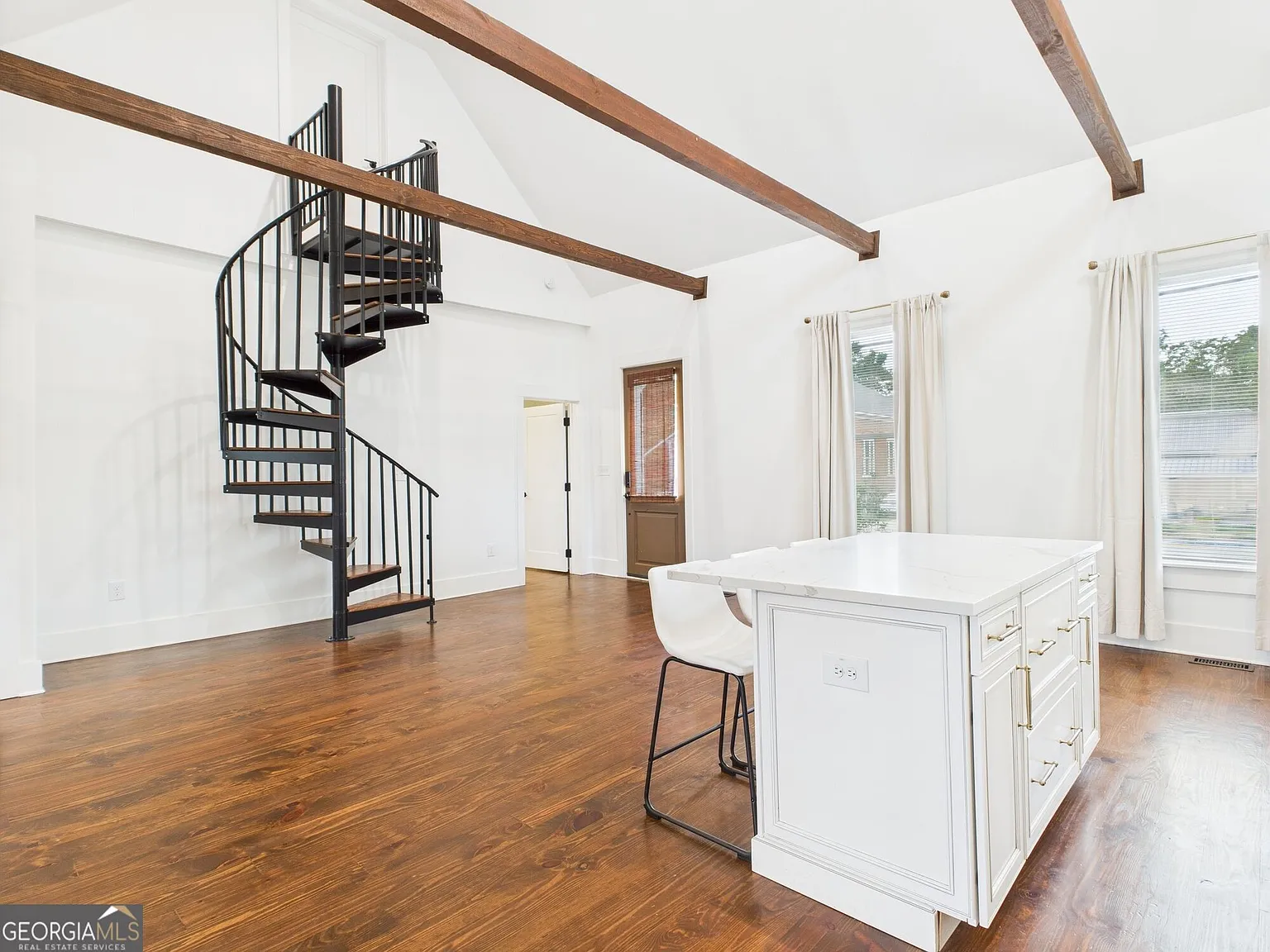 3 bed, 2.0 bath, 1425 sqft, $2,400 — Photo 4