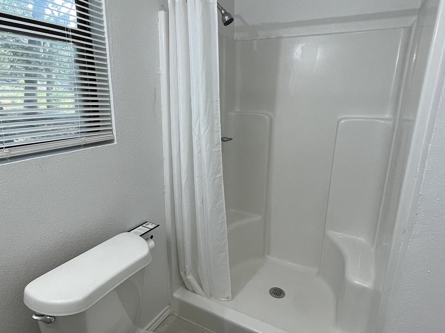 1069 Hanna Dr — Photo 3