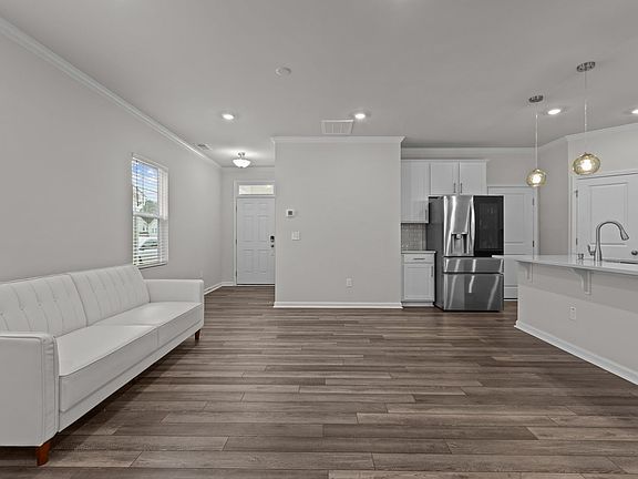 3rd image of 5858 Woodlawn Dr