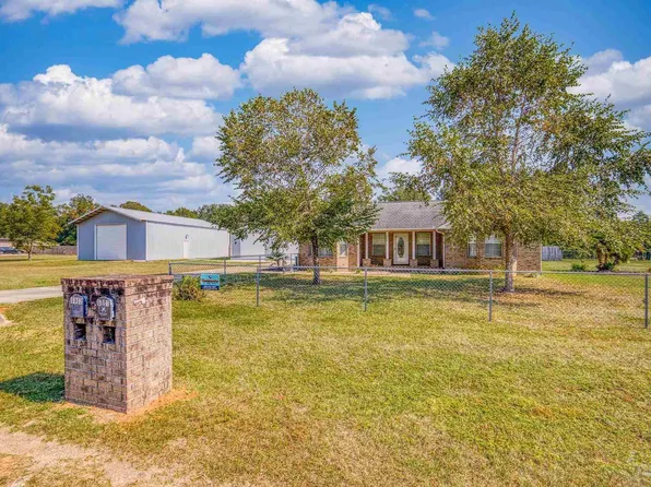 6802 Wallace Dr, Pace, FL 32571