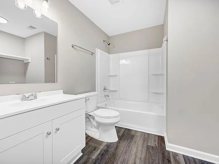 Gleneagle Apartment Homes — Photo 35