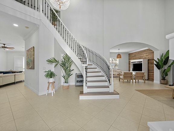 2nd image of 1386 Beacon Circle
