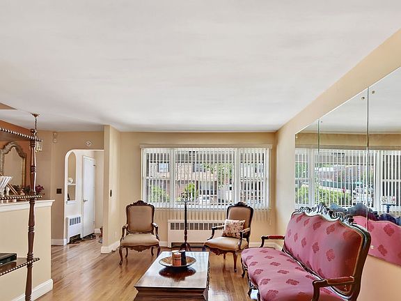 5th image of 2706 Pearsall Ave
