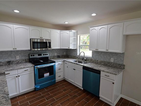 4th image of 36410 Lanson Ave