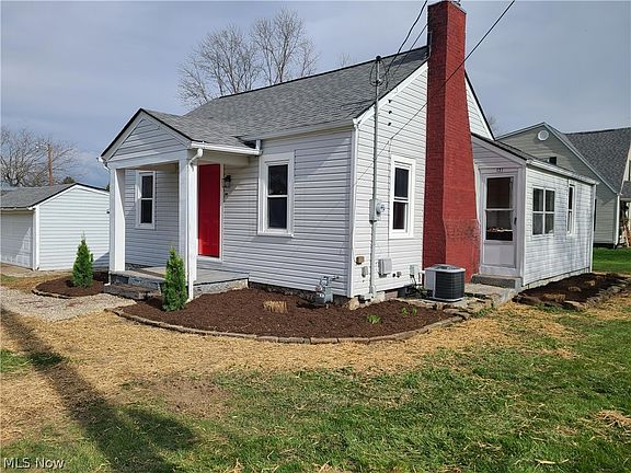 3rd image of 131 E Church St