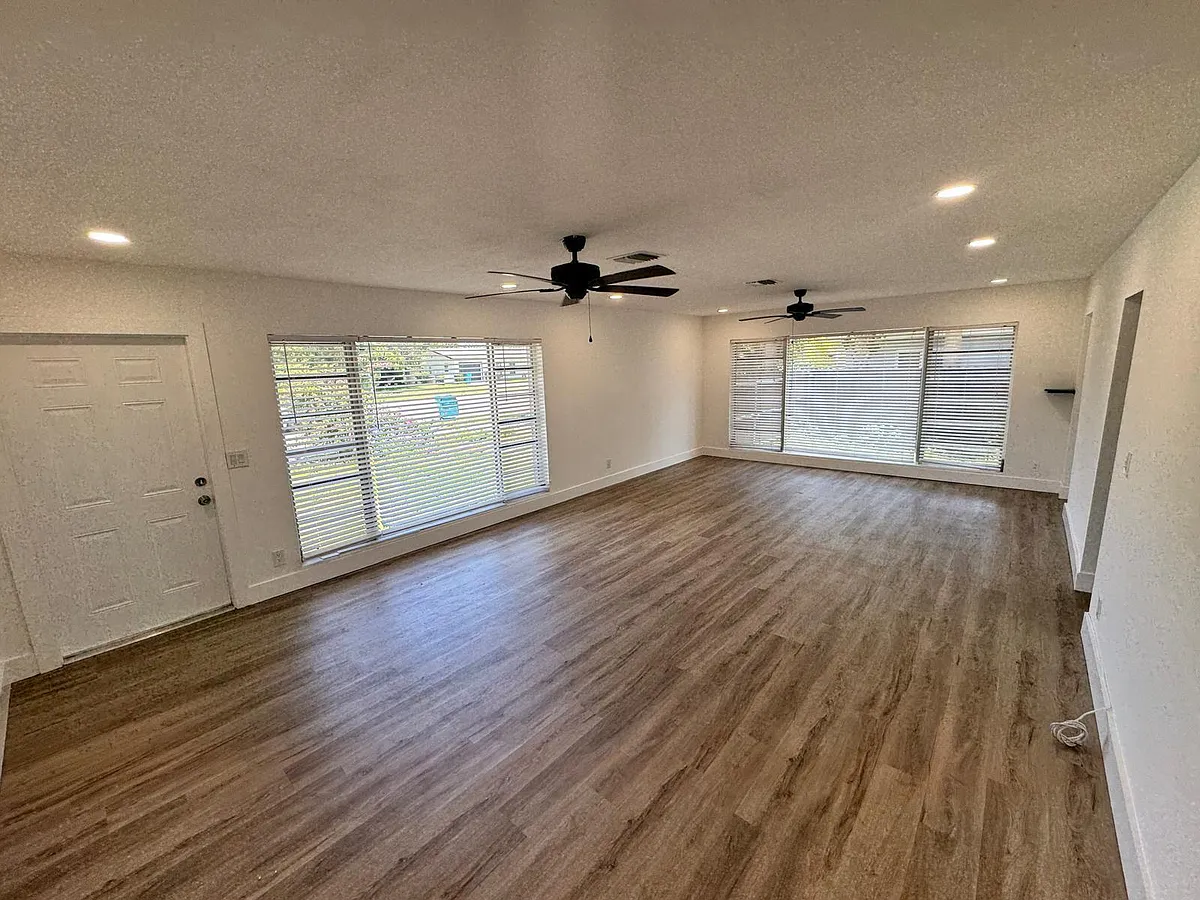 Building Photo - 1101 S Seacrest Blvd