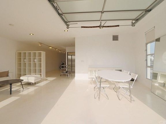 3rd image of 212 Marine St