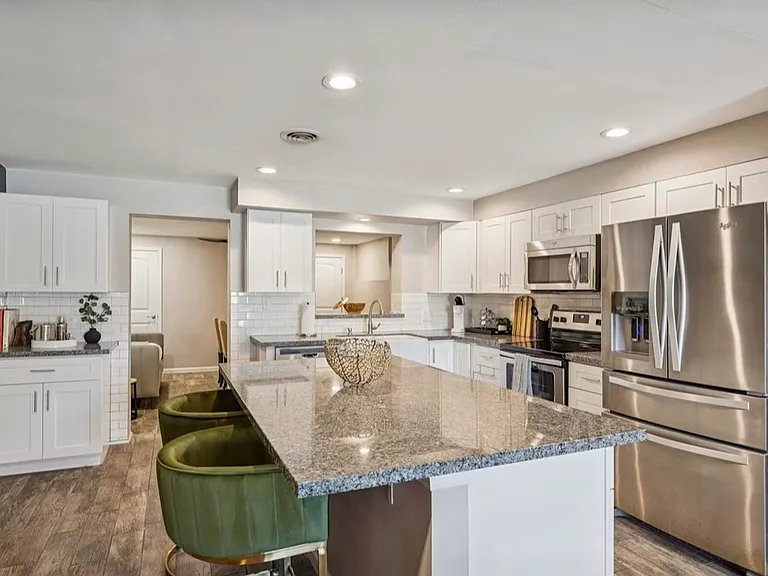 7635 E Minnezona Ave — Photo 3