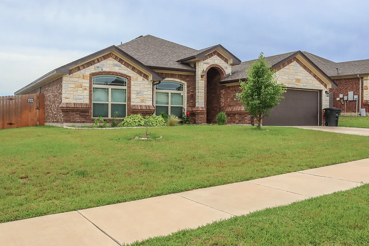 Building Photo - 8107 Preston Hollow Dr