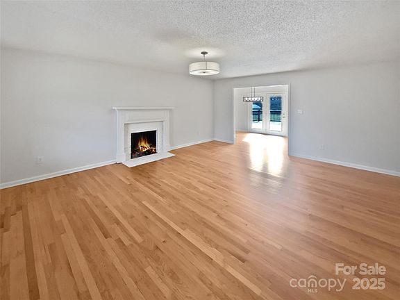 3rd image of 189 Beech Brook Ln