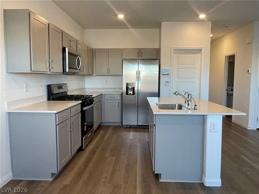 3 bed, 2.5 bath, 1716 sqft, $2,295 — Photo 4