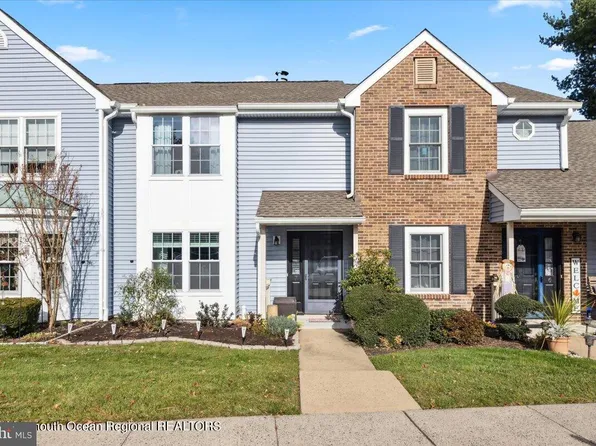7 Hancock Ct, East Windsor, NJ 08520