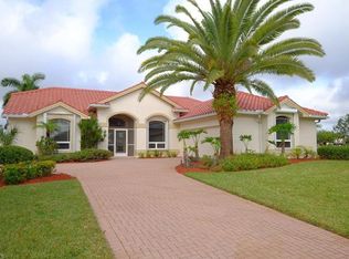 2200 Oxford Ridge Cir, Lehigh Acres, FL 33973