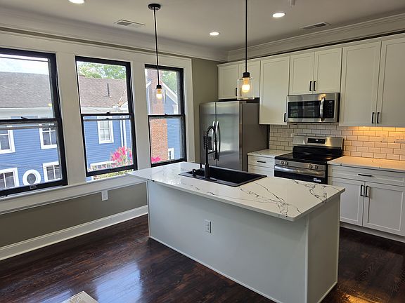 4th image of 118 Hawkins Ave #201