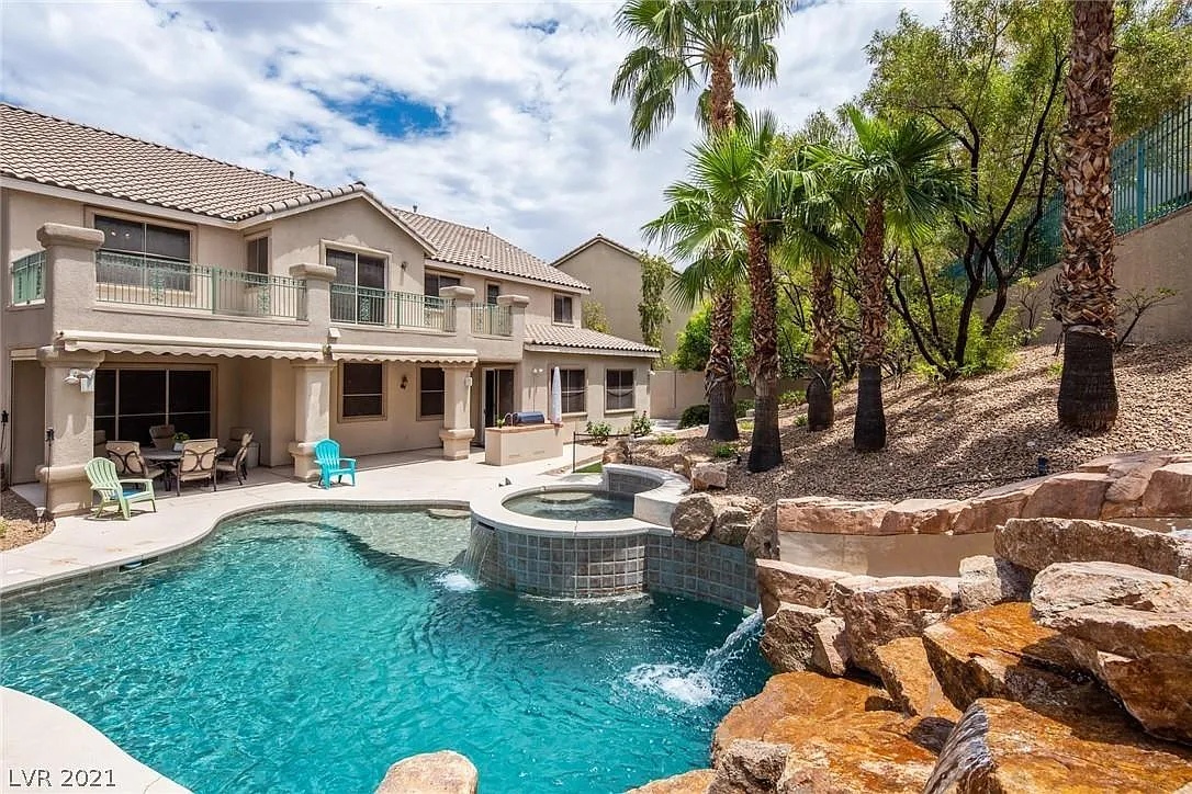 6 bed, 4331 sqft, $4,995 — Photo 3