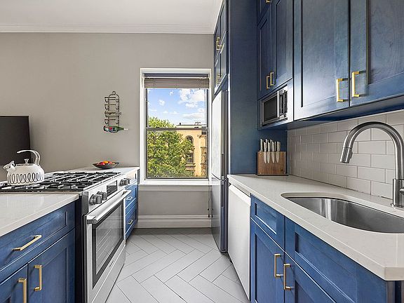 3rd image of 254 Park Pl APT 4C